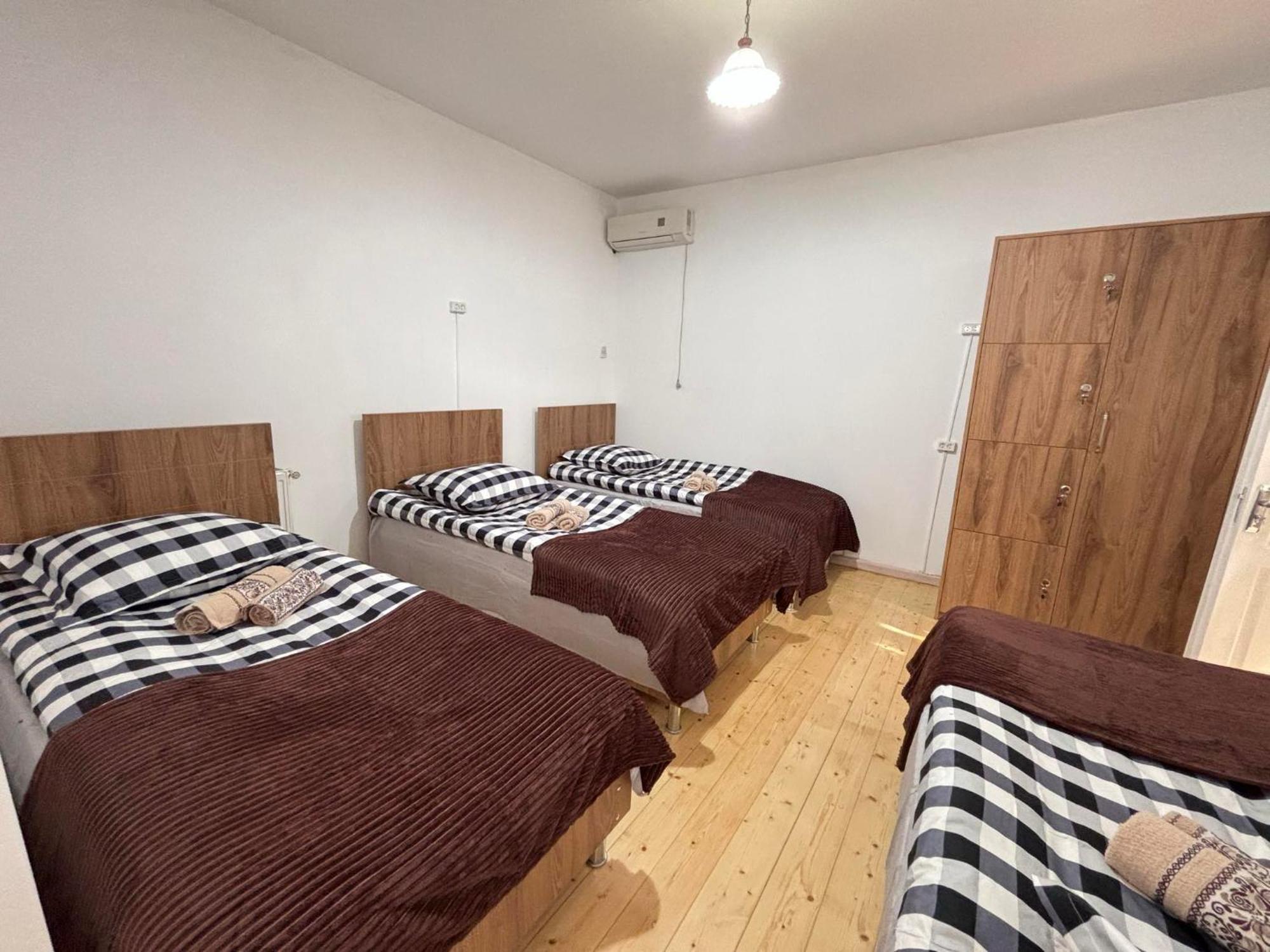 Hostel Nino Tbilisi Esterno foto